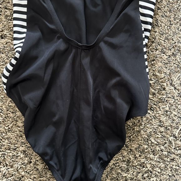 Nike womens swimsuit small black white side strap low back lightly padded beach - Picture 6 of 7